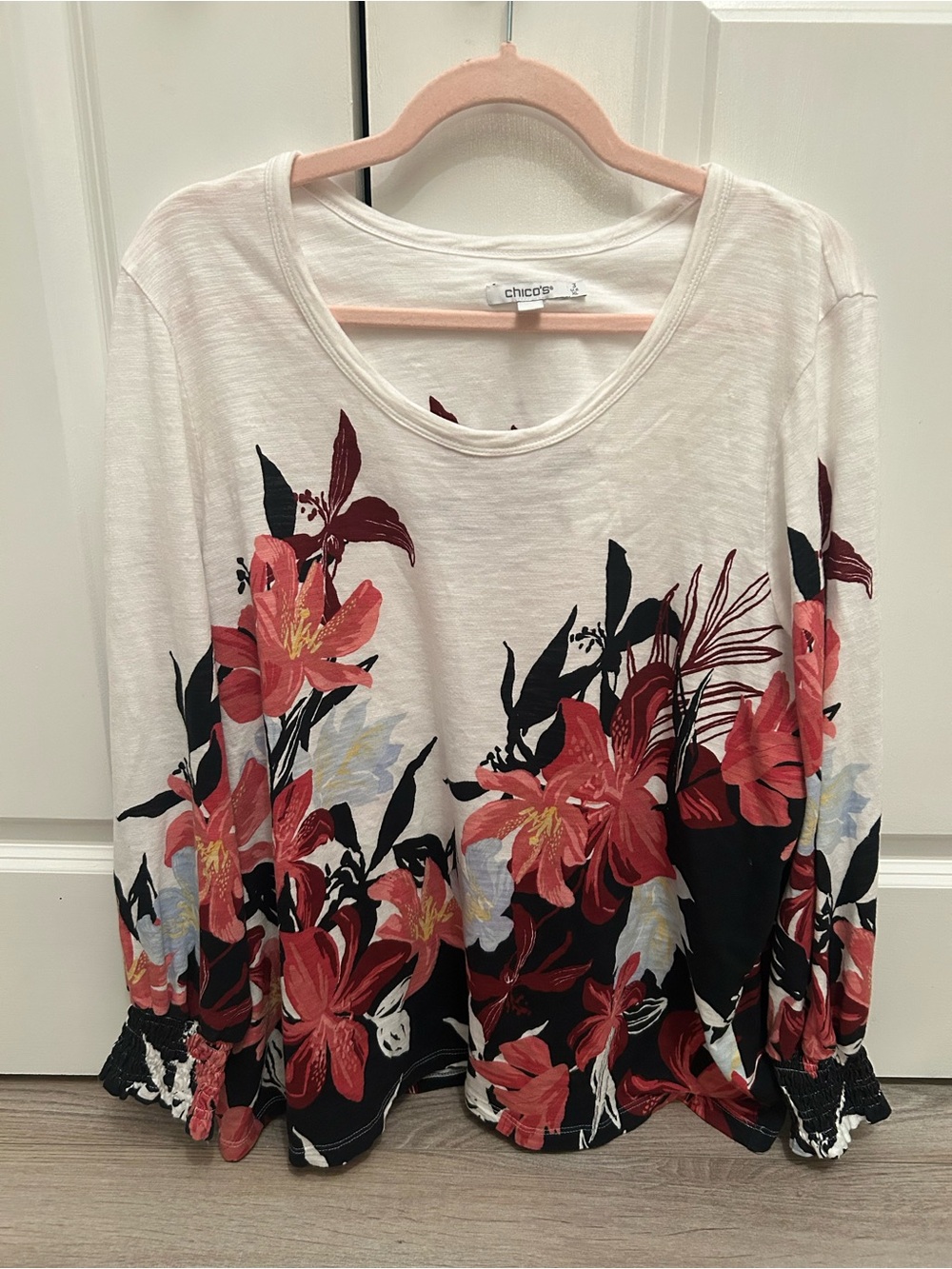 Chico's White Top with Red & Black Floral Print Smocked Wrist Sleeves XL Cotton